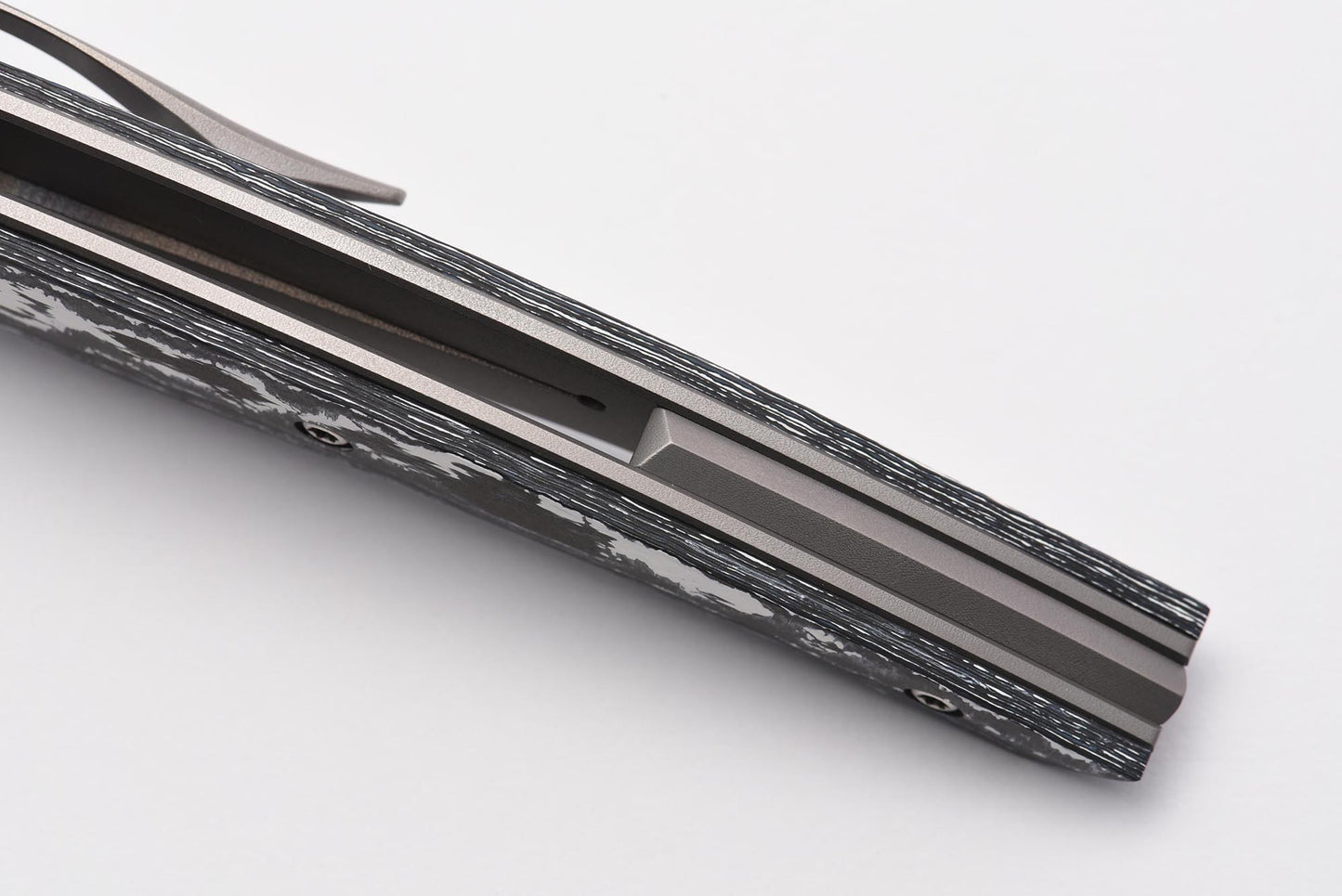 Chisel w/ WhiteStorm Scales